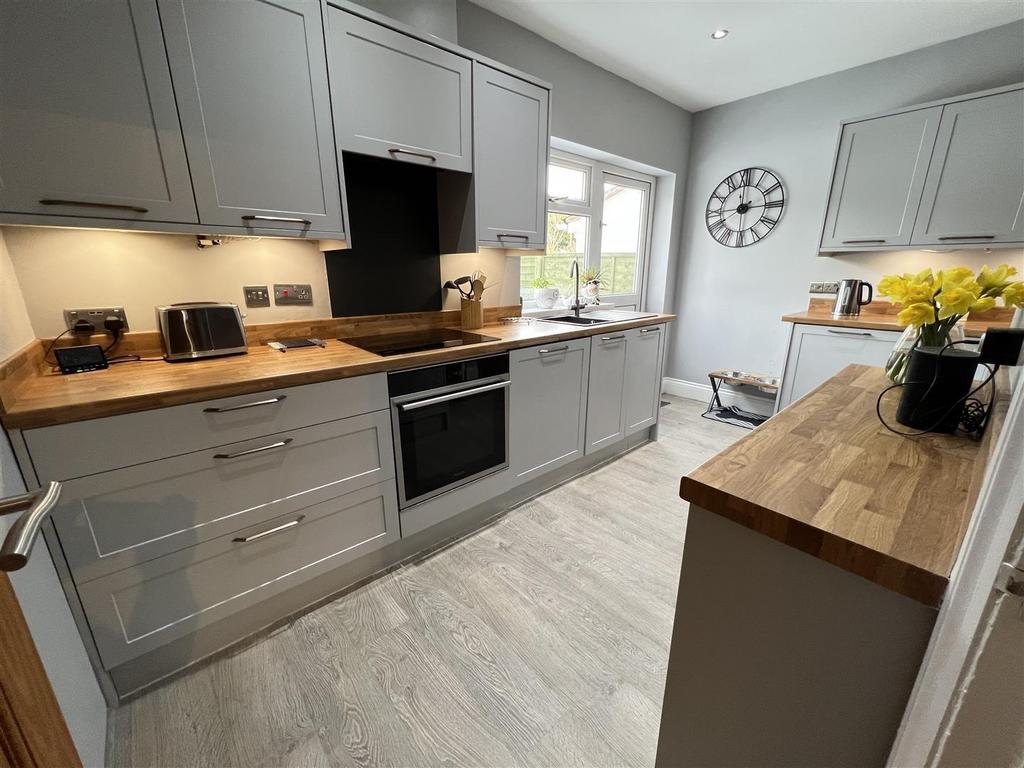 Scott Road, Great Barr, Birmingham 4 bed semidetached house £375,000