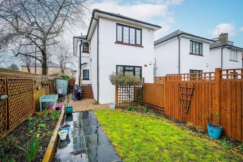 Cambridge Road, Wanstead 2 bed flat £525,000