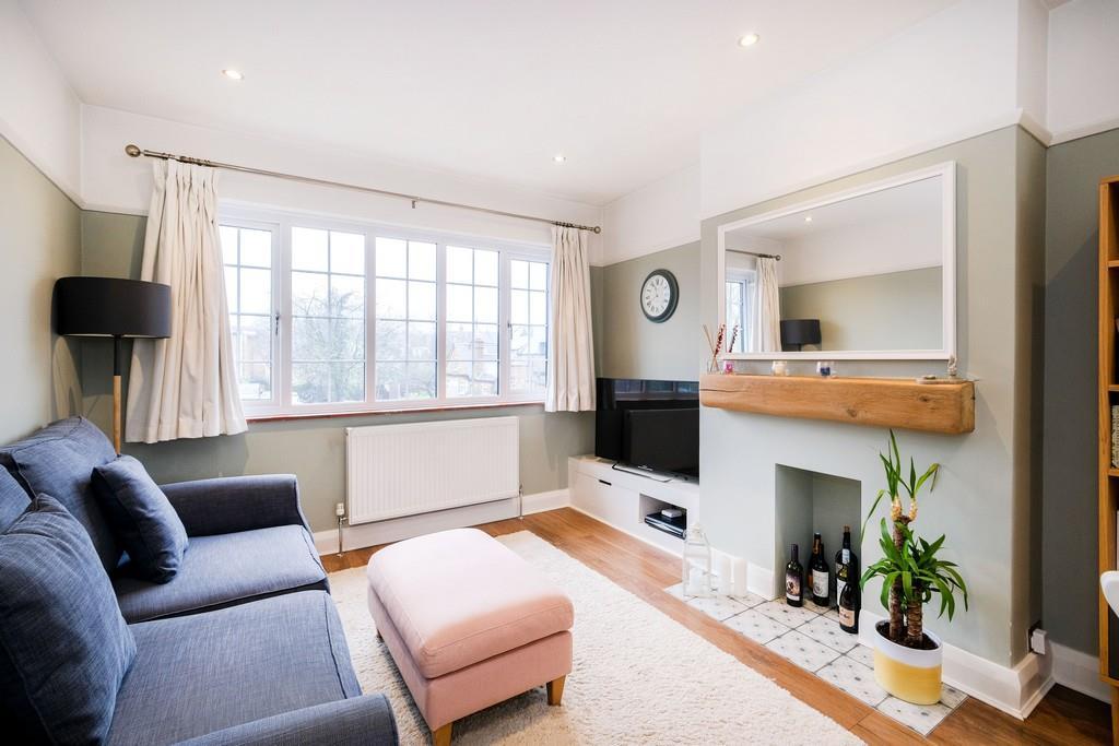 Cambridge Road, Wanstead 2 bed flat £525,000