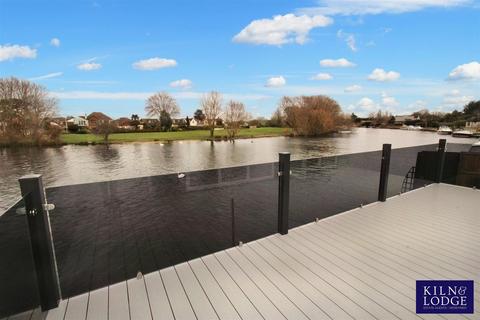 2 bedroom park home for sale, Thames Retreat, Staines upon Thames