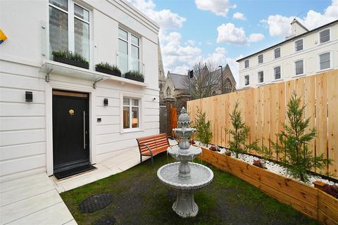 4 bedroom townhouse to rent, Priory Terrace, London, NW6