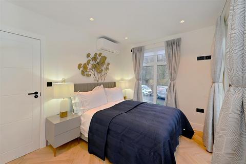 4 bedroom townhouse to rent, Priory Terrace, London, NW6