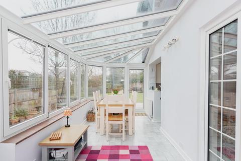 28 The Driftway, Banstead, SM7 1LX