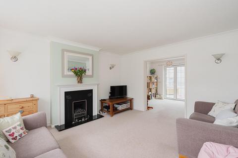 28 The Driftway, Banstead, SM7 1LX