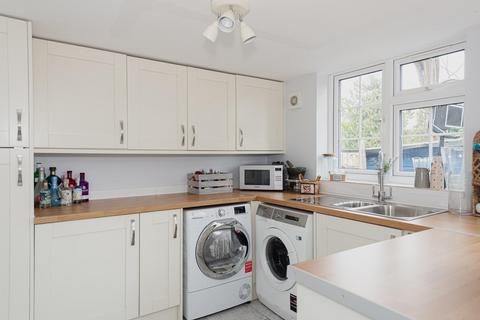 28 The Driftway, Banstead, SM7 1LX