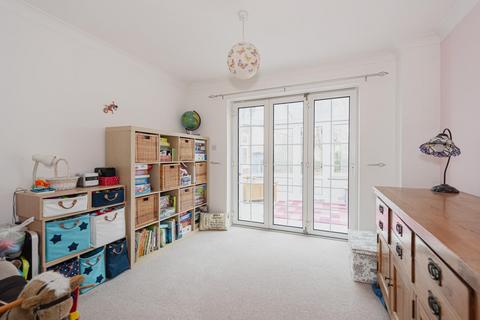 28 The Driftway, Banstead, SM7 1LX