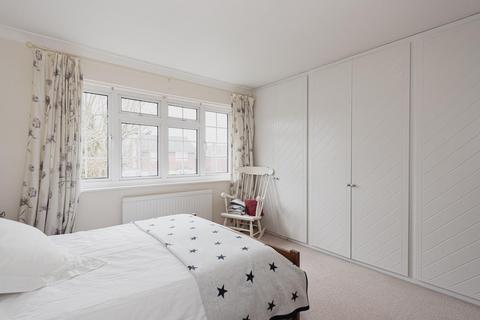 28 The Driftway, Banstead, SM7 1LX
