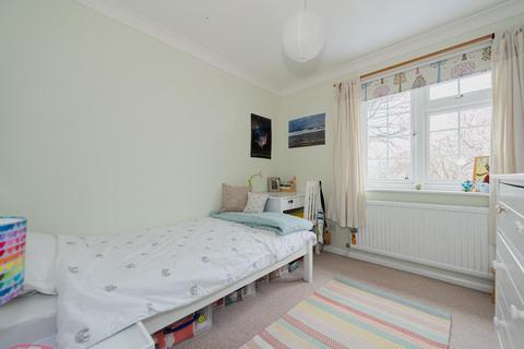 28 The Driftway, Banstead, SM7 1LX