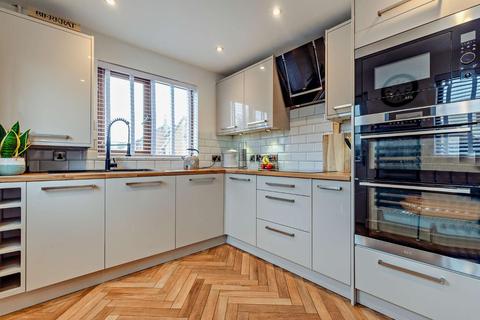 5 The Chase, Knaresborough, HG5 0SY