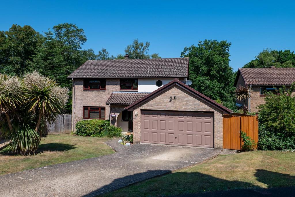 Woodside Avenue, Alverstone Garden Village 4 bed detached house for