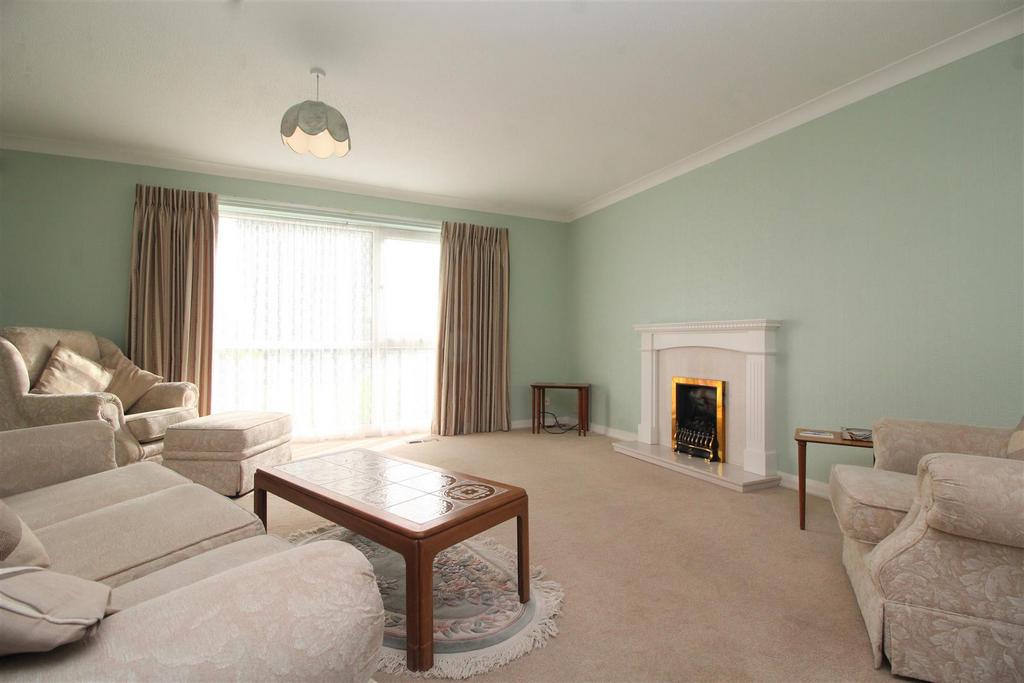 Apsley Way, Longthorpe, Peterborough 4 bed detached house £450,000