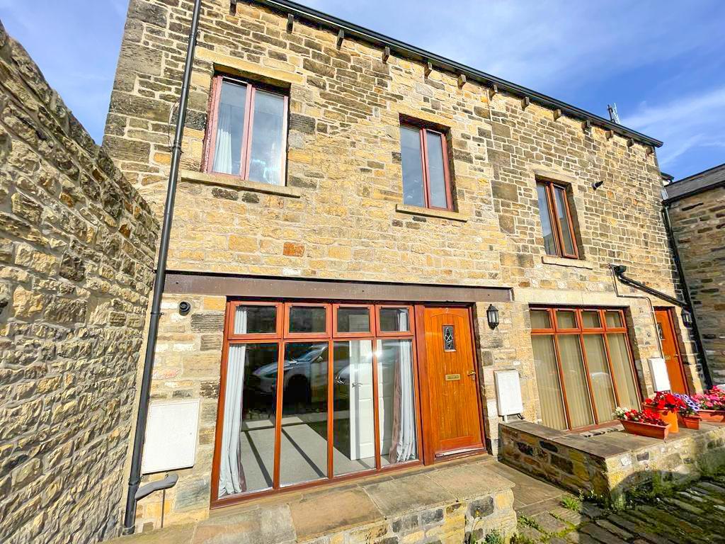 Elliott Court, Silsden 2 bed townhouse for sale £174,950