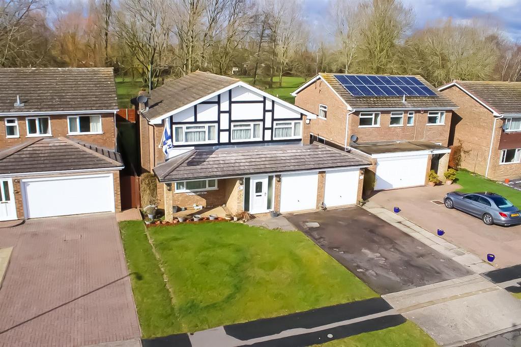 Windmill Hill Drive, Bletchley, Milton Keynes 4 bed detached house for