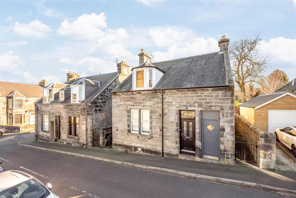 16 Bannerman Street, Dunfermline... 2 bed ground floor flat £150,000
