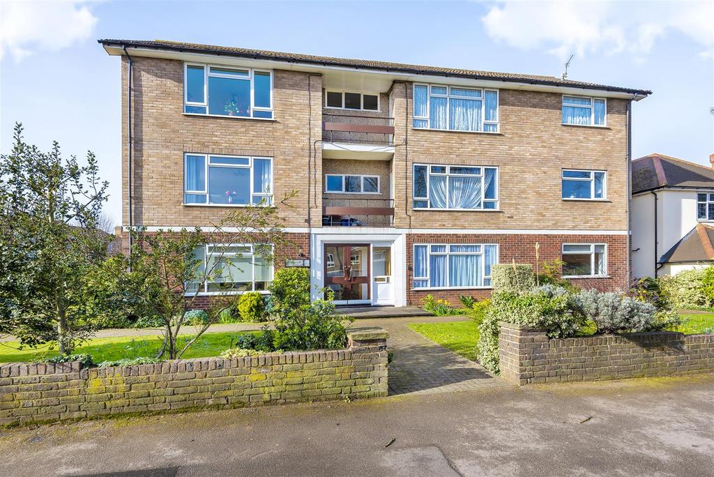 Alma Road, Windsor 2 bed flat £1,325 pcm (£306 pw)