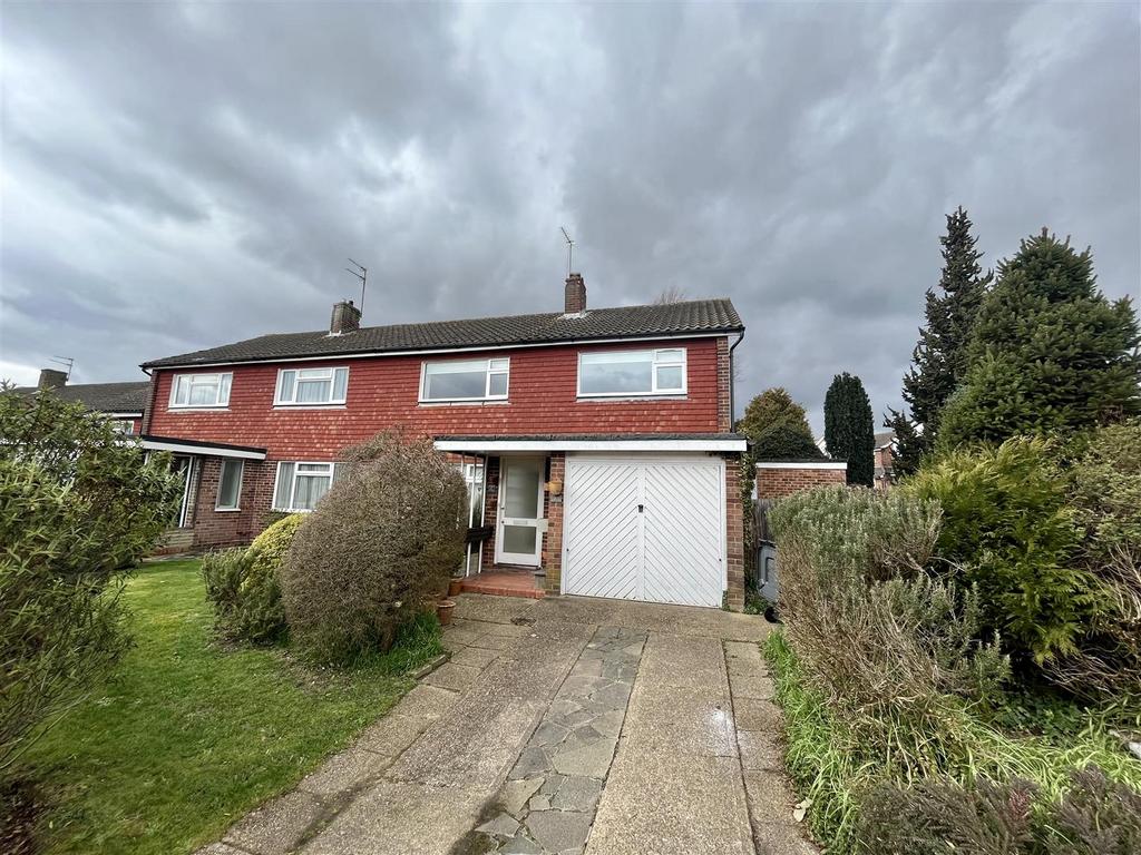 Wren Crescent, Bushey 3 bed semidetached house £675,000