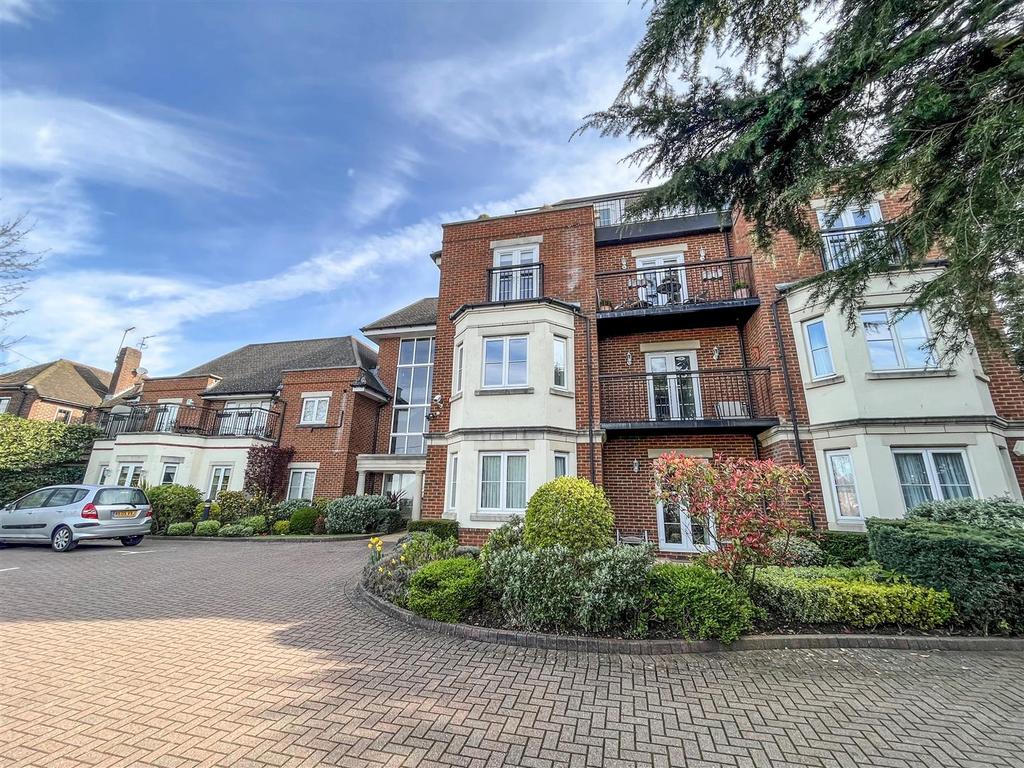 Hive Road, Bushey Heath, Bushey 3 bed apartment for sale £899,950