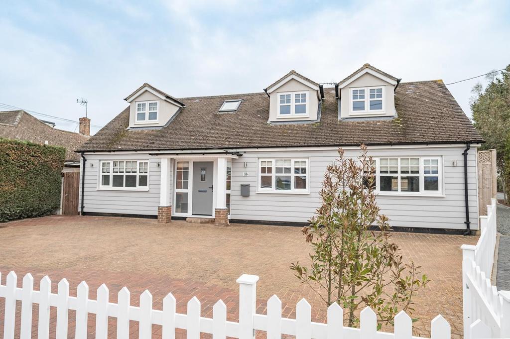 Evelyn Road, Great Leighs, Chelmsford 3 bed detached house £650,000