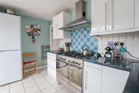 136 Beech Road, Horsham, RH12 4TX