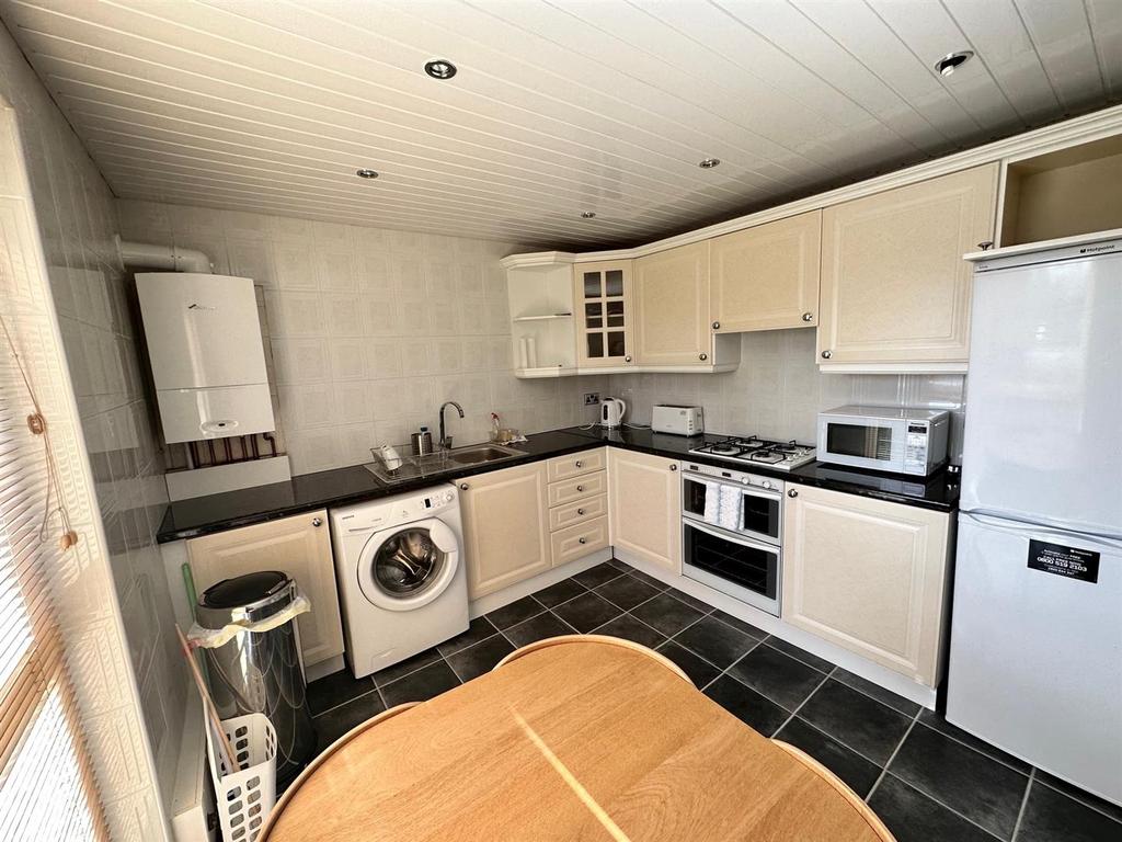 Thorndale Court, Timperley, Altrincham 2 bed apartment £995 pcm (£230 pw)