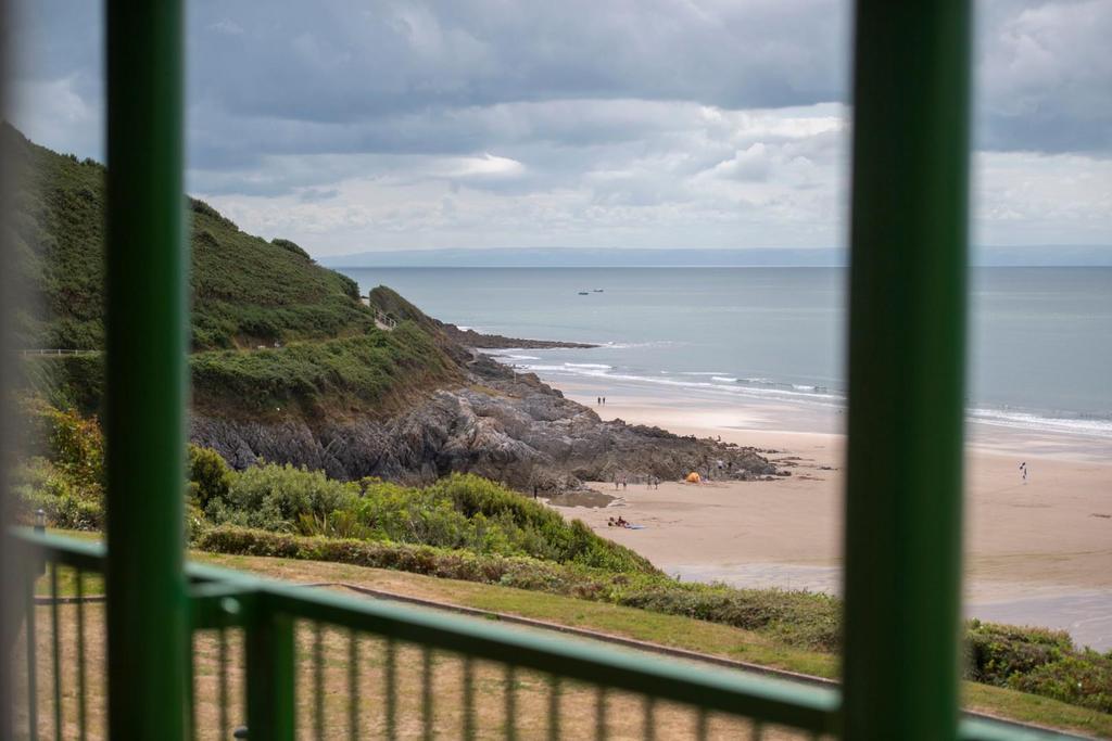 260722 Caswell Bay Court 12.jpg