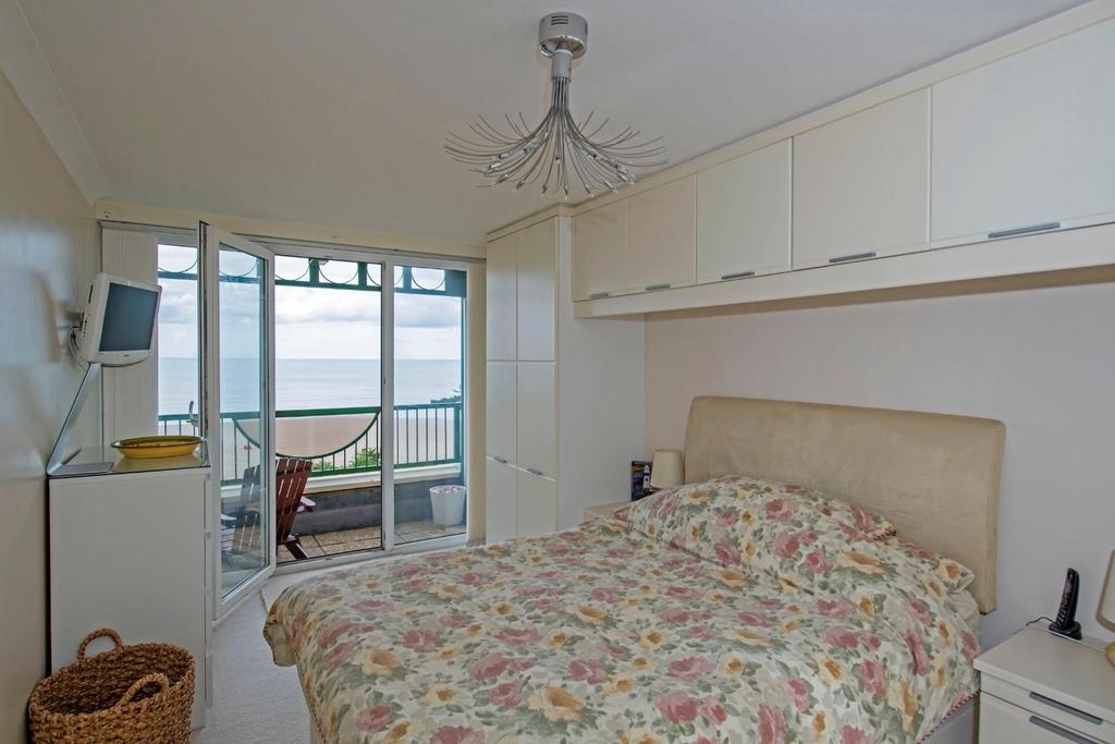 260722 Caswell Bay Court 01.jpg