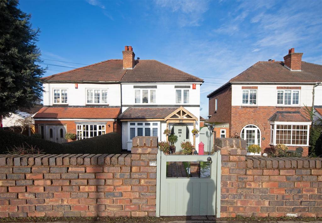 Chester Road, Stonnall, Walsall 3 bed semidetached house for sale £