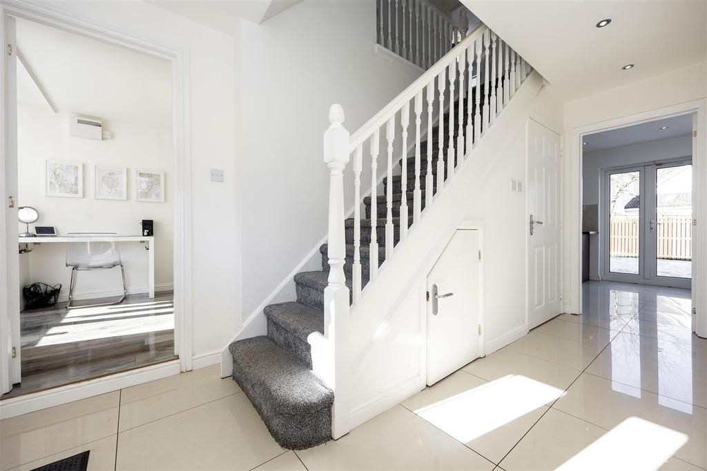 Miller Drive, Glasgow 4 bed detached house £379,000