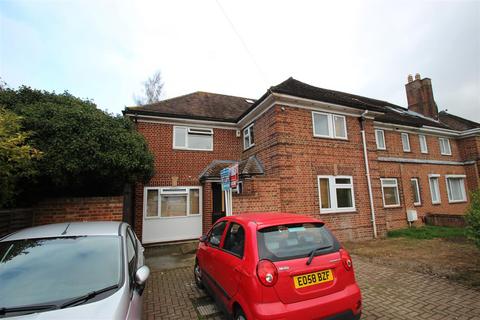 8 bedroom house to rent - Grays Road