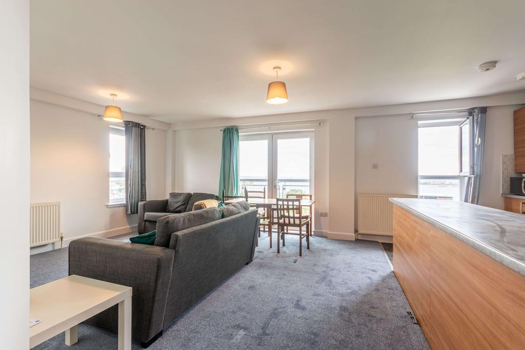 Lindsay Road Edinburgh EH6 4EP United... 3 bed flat £1,650 pcm (£381 pw)