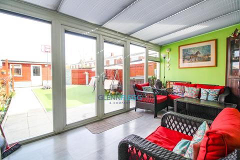 3 bedroom terraced house for sale - Minster Way, Langley