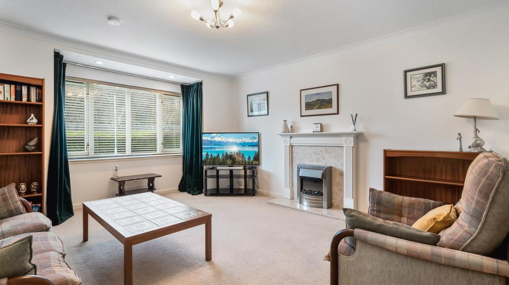 Canberra Court, Giffnock, East Renfewshire, G46 6NS 2 bed flat £195,000