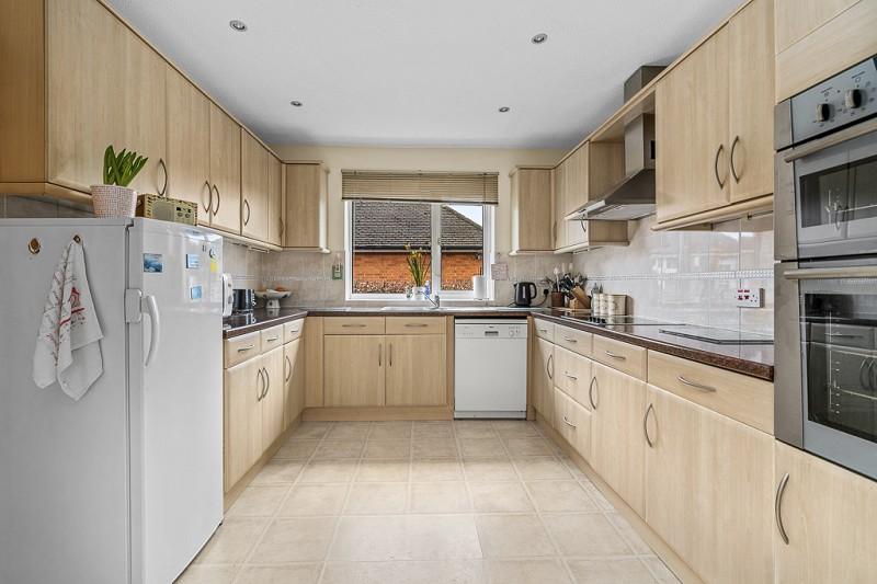 Hamble Lane, Bursledon, Southampton... 4 bed detached house £450,000