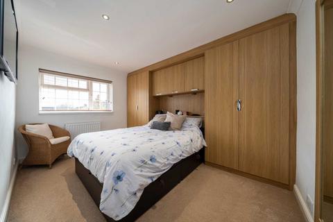 38 Roseheath, Hemel Hempstead, HP1 2LT