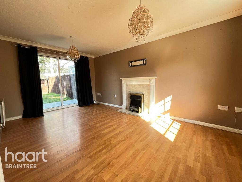 Gulls Croft, Braintree 3 bed terraced house £325,000
