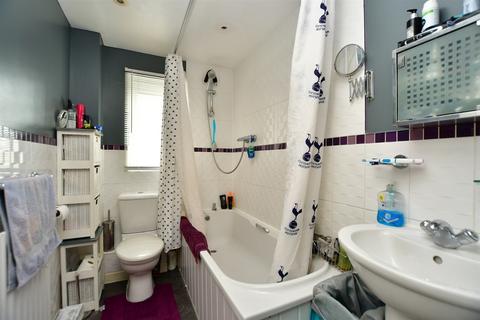 12 Bluebell Close, Minster On Sea, Sheerness, ME12 3TP