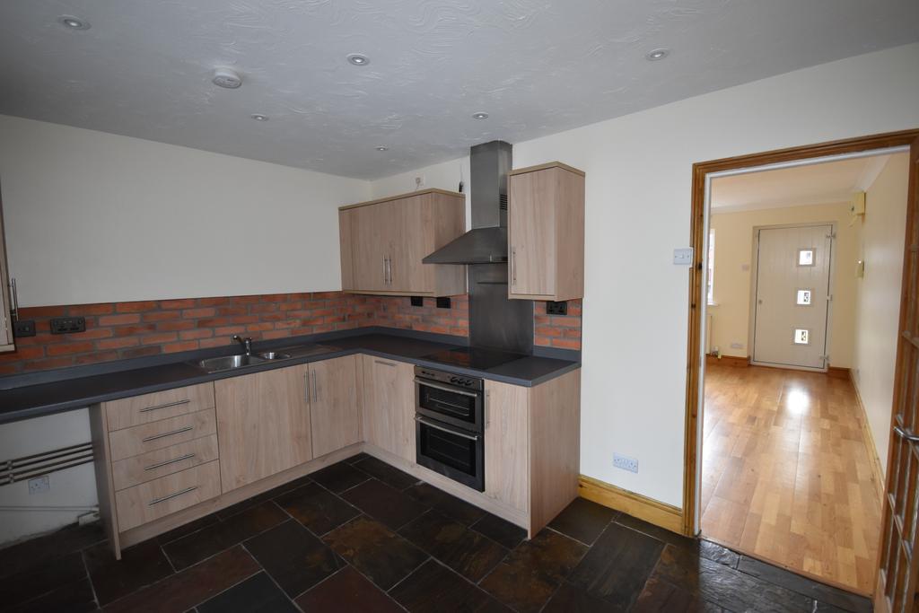 Brandy Brook, Johnstown, Wrexham, LL14 2 bed semidetached house £800