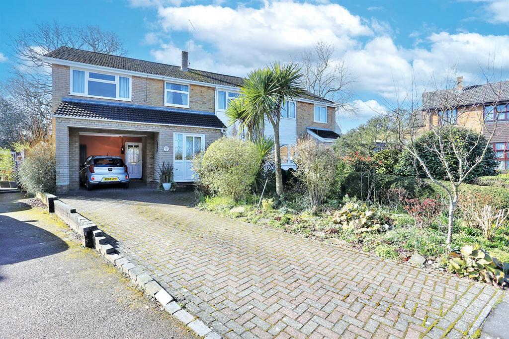 Damgate Close, Acle, Norwich, NR13 4 bed house for sale £325,000