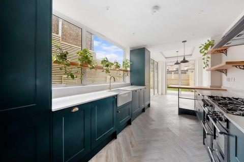 16 Dunmow Road, London, E15 1TZ