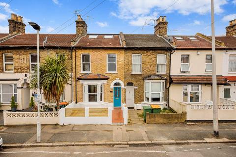 16 Dunmow Road, London, E15 1TZ