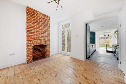 16 Dunmow Road, London, E15 1TZ