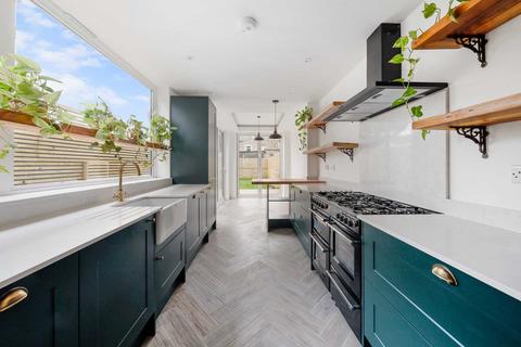 16 Dunmow Road, London, E15 1TZ