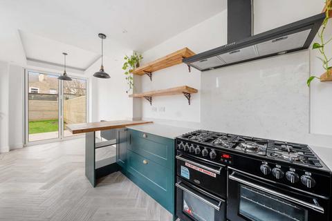 16 Dunmow Road, London, E15 1TZ