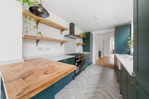 16 Dunmow Road, London, E15 1TZ