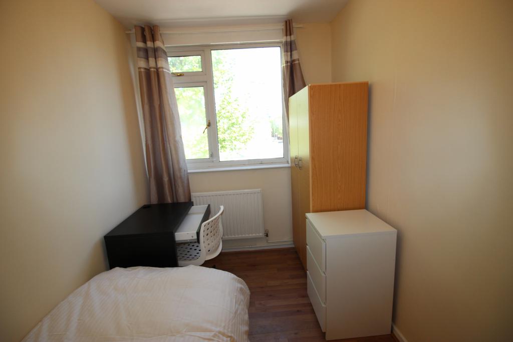 Single room available for rent in E14 Poplar, all
