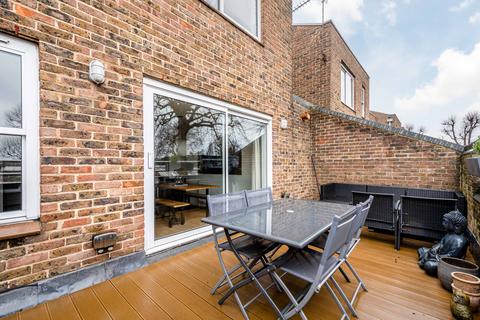 6 Pennethorne Close, London, E9 7HF