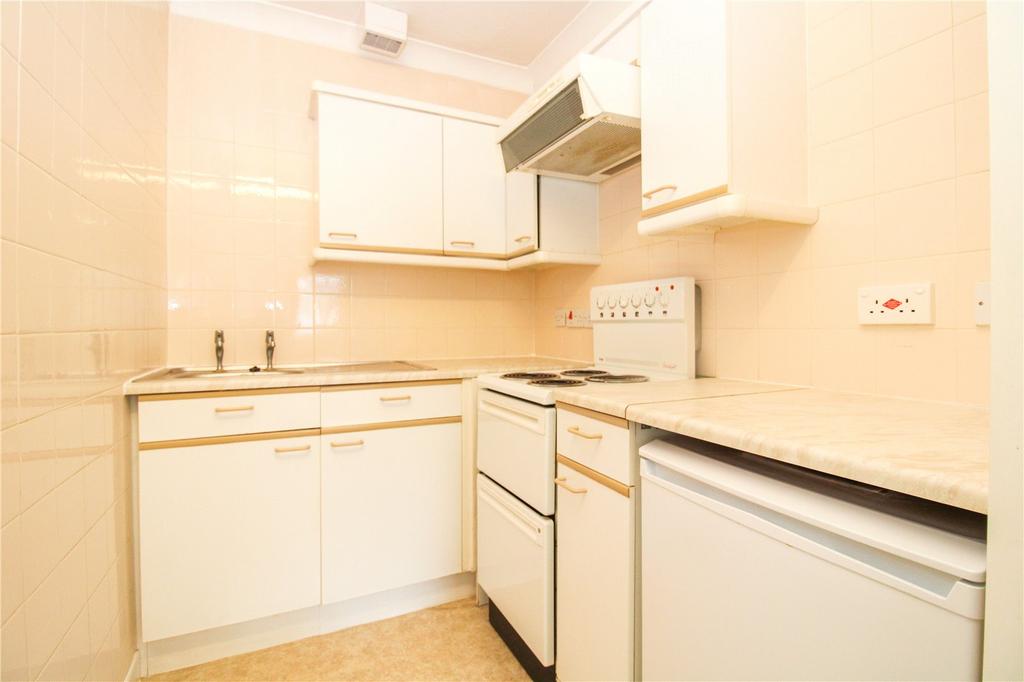 Grovelands Avenue, Old Town, Swindon, Wiltshire, SN1 2 bed apartment for sale £110,000