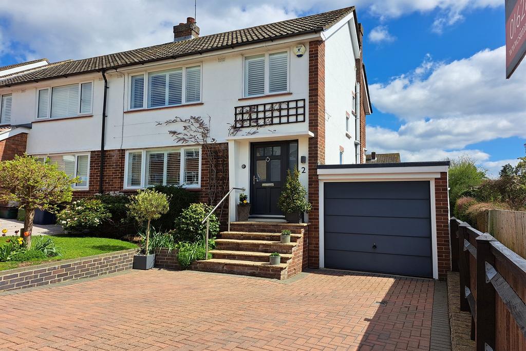 Woodland Way, Marlow 3 bed semidetached house for sale £699,950