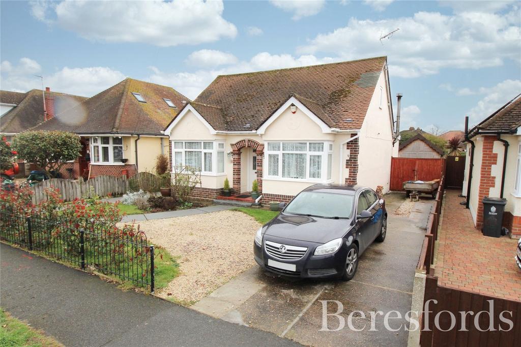 Douglas Road, Clacton-On-Sea, CO15 3 bed detached house - £360,000