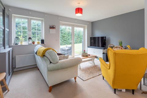 1 Hanover Close, Ashford, TW15 3FG